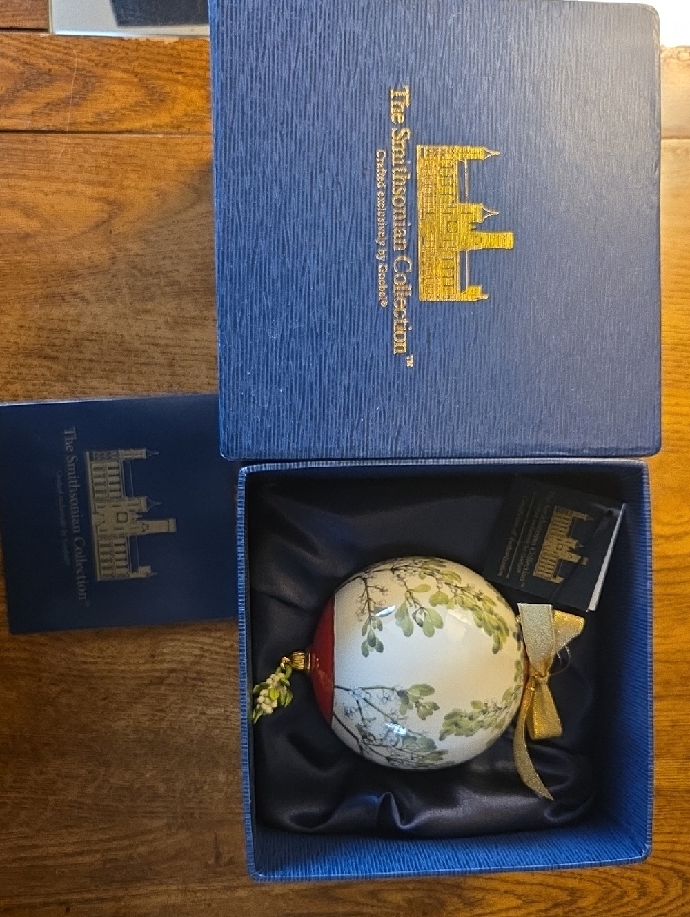 Goebel Smithsonian Collection mistletoe kissing ball porcelain ornament